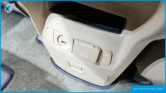 KIA CARNIVAL 9-SEATER NOBLESSE