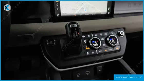 LAND ROVER DEFENDER 110 P300 X-DYNAMIC SE