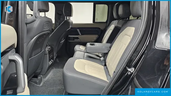 LAND ROVER DEFENDER 110 P300 X-DYNAMIC SE