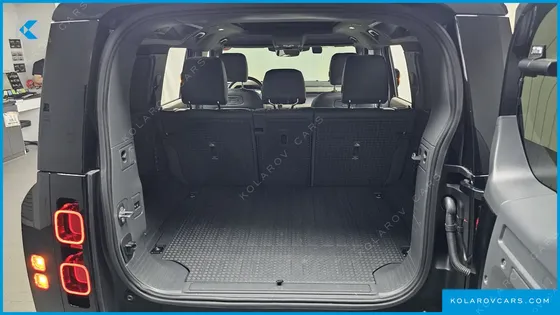 LAND ROVER DEFENDER 110 P300 X-DYNAMIC SE