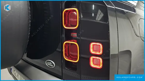 LAND ROVER DEFENDER 110 P300 X-DYNAMIC SE
