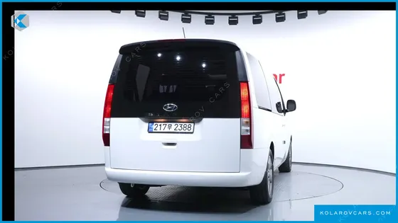 HYUNDAI STARIA 4WD TOURER 9-SEATER
