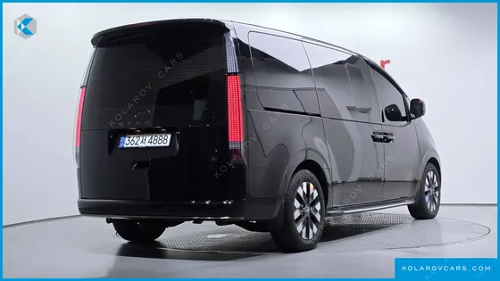 HYUNDAI STARIA LOUNGE 9-SEATER