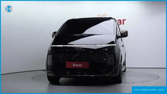 HYUNDAI STARIA LOUNGE 9-SEATER