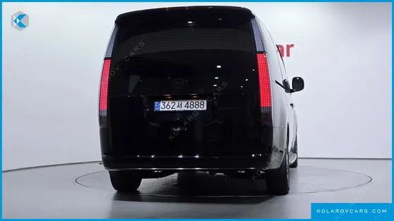 HYUNDAI STARIA LOUNGE 9-SEATER