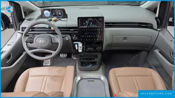 HYUNDAI STARIA LOUNGE 9-SEATER
