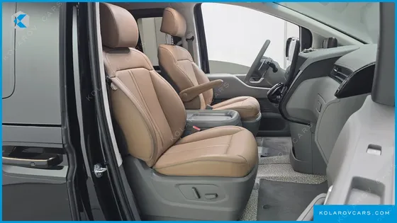 HYUNDAI STARIA LOUNGE 9-SEATER