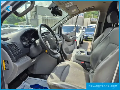 HYUNDAI STAREX VAN 3-SEATER