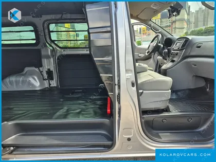 HYUNDAI STAREX VAN 3-SEATER