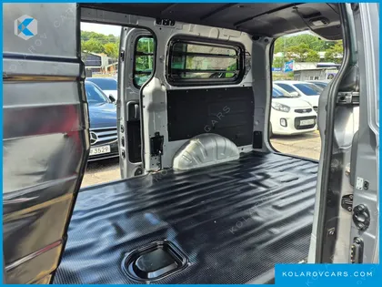 HYUNDAI STAREX VAN 3-SEATER