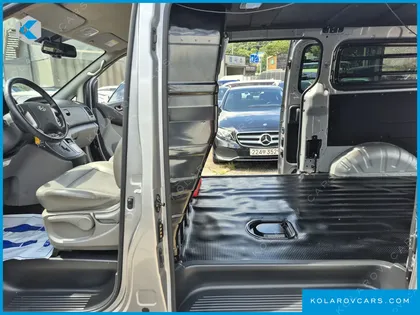 HYUNDAI STAREX VAN 3-SEATER