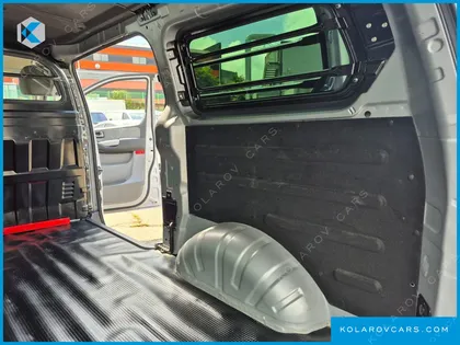 HYUNDAI STAREX VAN 3-SEATER