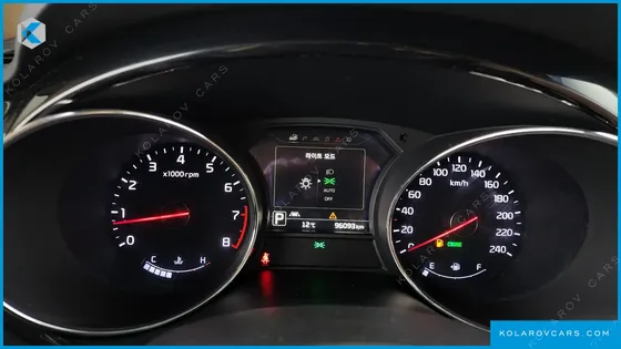KIA CARNIVAL GASOLINE 7-SEATER HI-LIMOUSINE