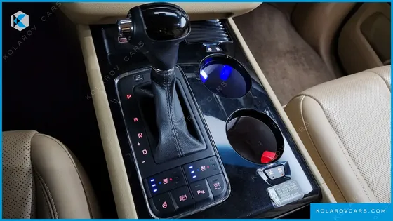KIA CARNIVAL GASOLINE 7-SEATER HI-LIMOUSINE