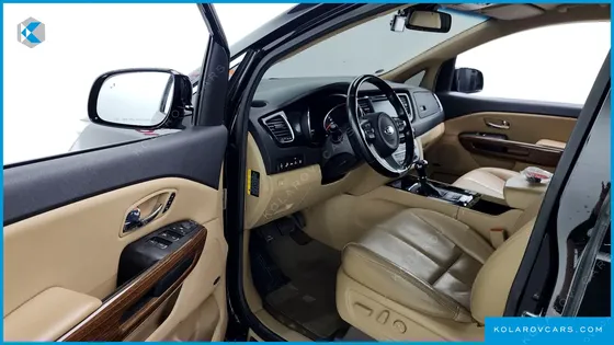 KIA CARNIVAL GASOLINE 7-SEATER HI-LIMOUSINE