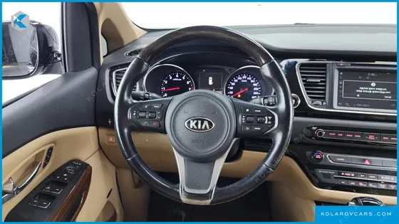 KIA CARNIVAL GASOLINE 7-SEATER HI-LIMOUSINE