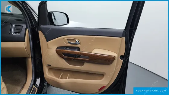 KIA CARNIVAL GASOLINE 7-SEATER HI-LIMOUSINE