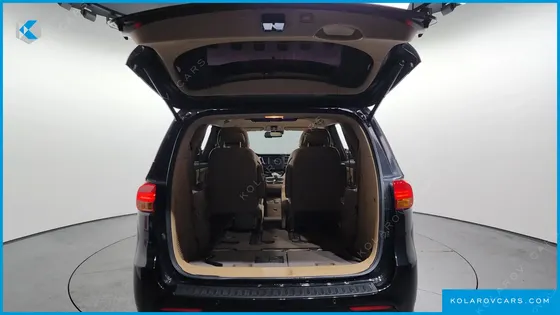 KIA CARNIVAL GASOLINE 7-SEATER HI-LIMOUSINE