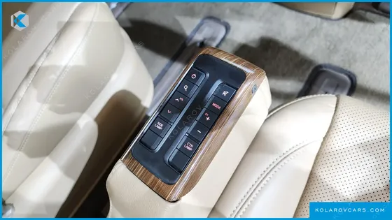 KIA CARNIVAL GASOLINE 7-SEATER HI-LIMOUSINE