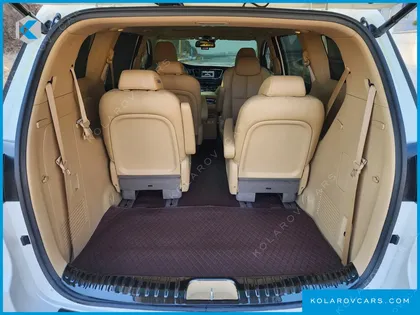 KIA CARNIVAL 9-SEATER NOBLESSE