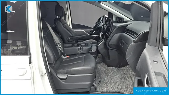 HYUNDAI STARIA TOURER 11-SEATER