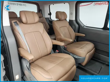HYUNDAI STARIA 4WD LOUNGE 7-SEATER