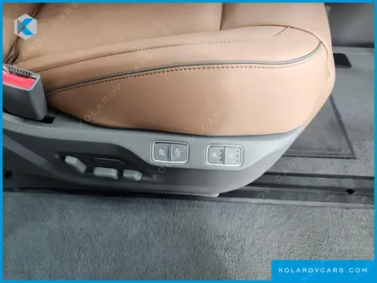 HYUNDAI STARIA 4WD LOUNGE 7-SEATER