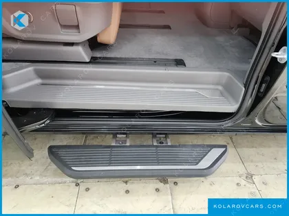 HYUNDAI STARIA 4WD LOUNGE 7-SEATER