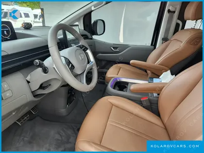HYUNDAI STARIA 4WD LOUNGE 7-SEATER