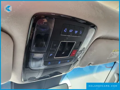 HYUNDAI STARIA 4WD LOUNGE 7-SEATER