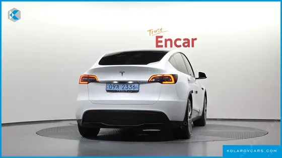 TESLA MODEL Y STANDARD RANGE RWD