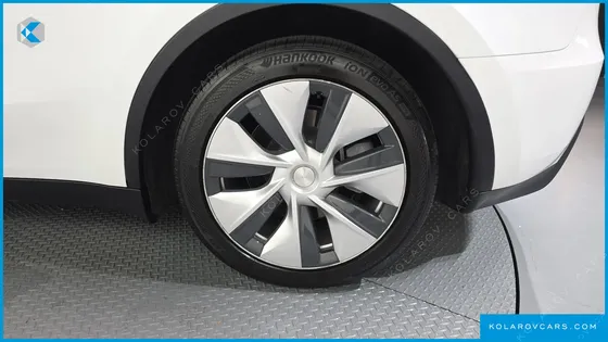 TESLA MODEL Y STANDARD RANGE RWD