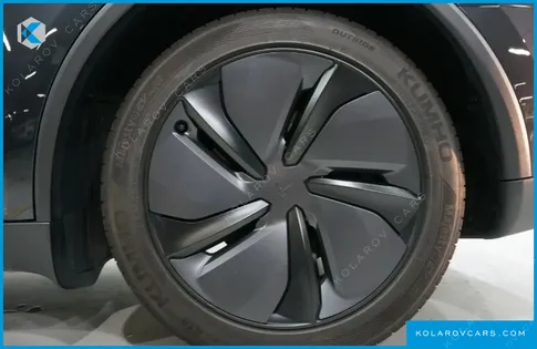 TESLA MODEL Y LONG RANGE AWD
