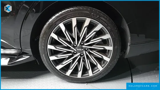 KIA CARNIVAL DIESEL 9-SEATER HI-LIMOUSINE