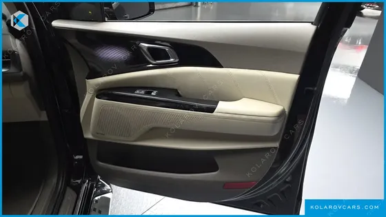 KIA CARNIVAL DIESEL 9-SEATER HI-LIMOUSINE