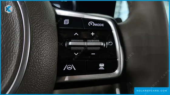 KIA CARNIVAL DIESEL 9-SEATER SIGNATURE