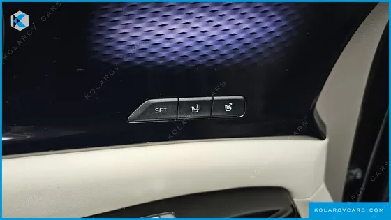 KIA CARNIVAL DIESEL 9-SEATER SIGNATURE