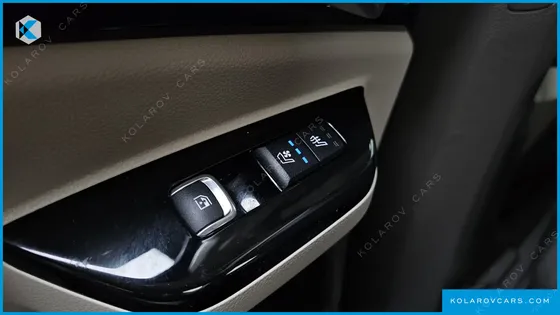 KIA CARNIVAL DIESEL 9-SEATER SIGNATURE