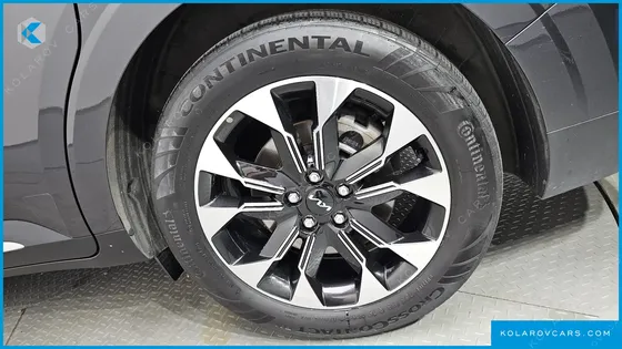 KIA CARNIVAL DIESEL 9-SEATER SIGNATURE