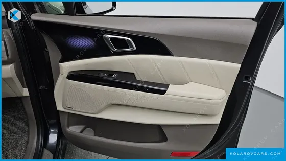 KIA CARNIVAL DIESEL 9-SEATER SIGNATURE
