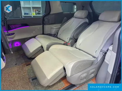 KIA CARNIVAL GASOLINE 7-SEATER SIGNATURE