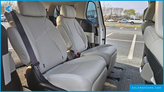 KIA CARNIVAL GASOLINE 7-SEATER SIGNATURE