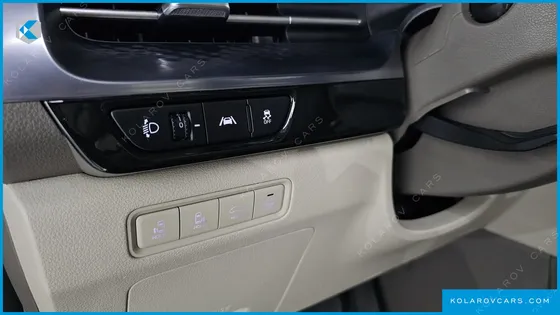 KIA CARNIVAL GASOLINE 7-SEATER HI-LIMOUSINE