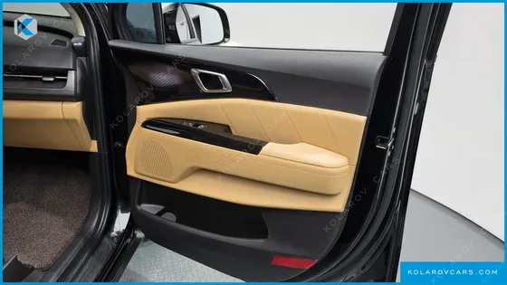 KIA CARNIVAL GASOLINE 9-SEATER SIGNATURE