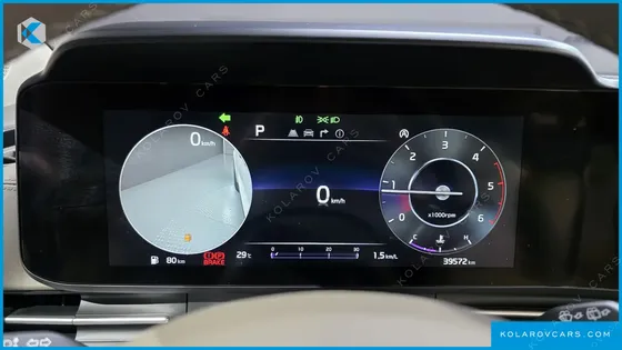 KIA CARNIVAL DIESEL 9-SEATER SIGNATURE