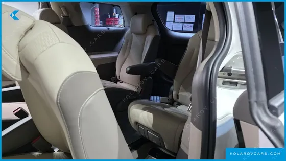 KIA CARNIVAL DIESEL 9-SEATER SIGNATURE