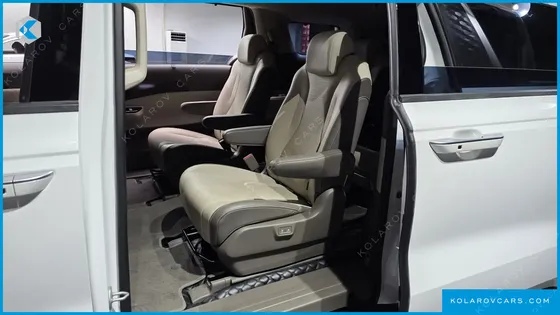 KIA CARNIVAL DIESEL 9-SEATER SIGNATURE