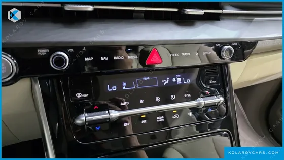 KIA CARNIVAL DIESEL 9-SEATER SIGNATURE