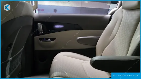 KIA CARNIVAL DIESEL 9-SEATER SIGNATURE
