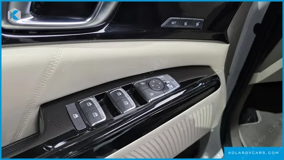 KIA CARNIVAL DIESEL 9-SEATER SIGNATURE
